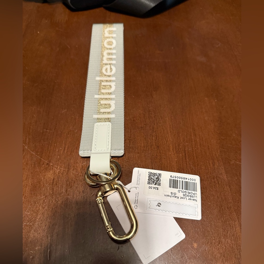 Lululemon never lost Keychain with Gold Clip